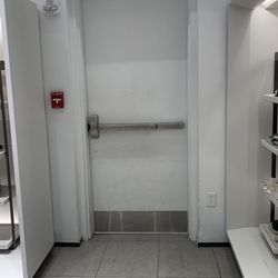 Zara - Zara exit door second floor orlando fl 1:27 pm September 16 2023