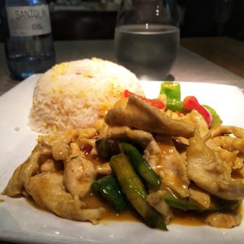 Oishii Thai - "Oishii thai", pollo al curry amarillo con verduras y castaña de agua. - Thai Near Me - Bilbao, BI