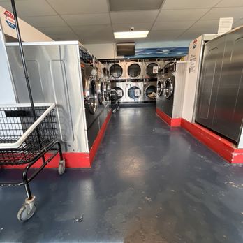 Kapahulu Xpress Laundromat - Inside, 1 of 3 rows of washers. Dryers along side the back wall. - Laundry Services Near Me - Honolulu, Hawaii Kapahulu Xpress Laundromat - Inside, 1 of 3 rows of washers. Dryers along side the back wall. - Laundry Services Near Me - Honolulu, Hawaii