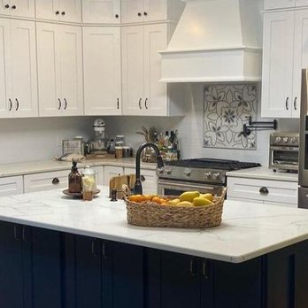 Cabinet Tops & More - White Shaker cabinets & Hood paired with Navy Blue Island for this lovely hom - Cabinetry Near Me - Dalton, Georgia Cabinet Tops & More - White Shaker cabinets & Hood paired with Navy Blue Island for this lovely hom - Cabinetry Near Me - Dalton, Georgia