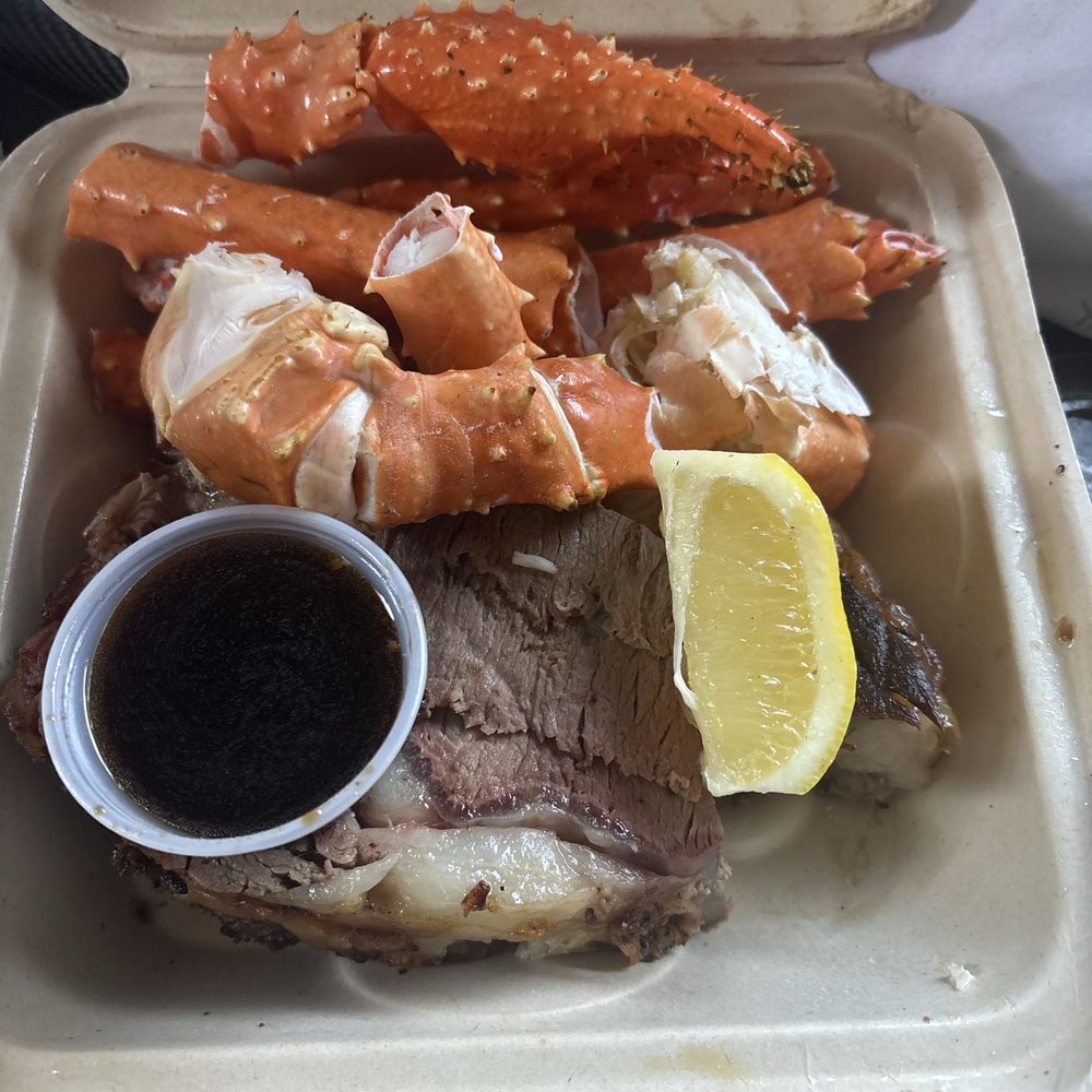 Ray's Café - Prime rib with king crab legs - American Near Me - Honolulu, Hawaii Ray's Café - Prime rib with king crab legs - American Near Me - Honolulu, Hawaii