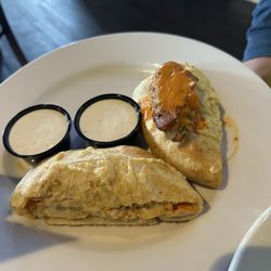 Boston's Pizza Restaurant & Sports Bar - NEW! The Flying Buffalo™ Pizzaburger