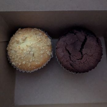 Sweet Magnolia Bakery Cafe - 2 cupcakes for 5 bucks a piece .... Not worth it ! - Bakeries Near Me - Florence, Oregon Sweet Magnolia Bakery Cafe - 2 cupcakes for 5 bucks a piece .... Not worth it ! - Bakeries Near Me - Florence, Oregon