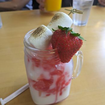 Cheff Che Cafe & Bar - Strawberry horchata - Empanadas Near Me - San Jose, California