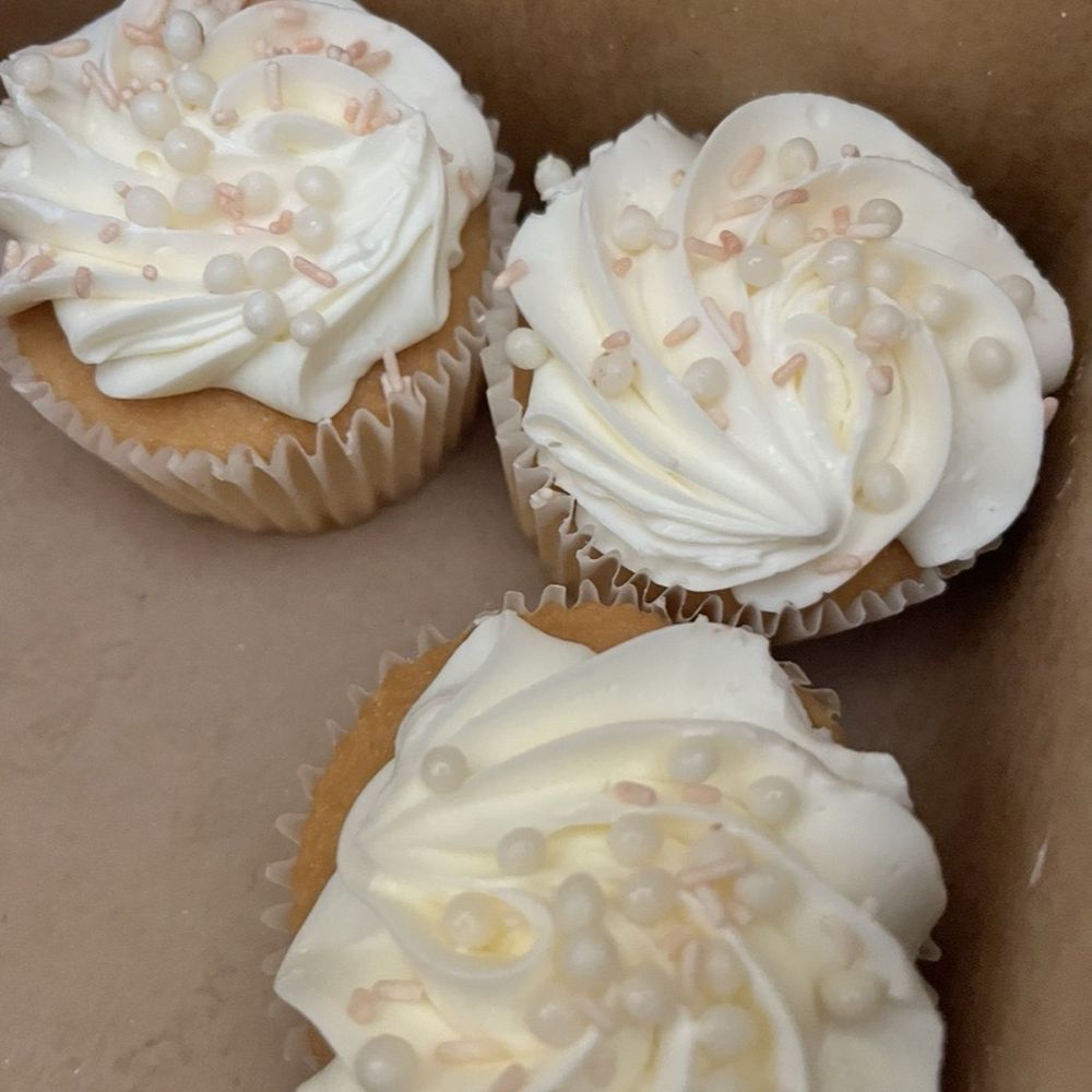 Cupcakin' Bake Shop - Cupcakes Near Me - Oakland, California