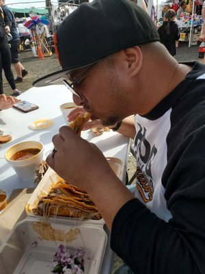 Los Originales Tacos de Birria by null