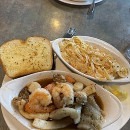 Combination plate with side upgraded to Alfredo. Combination plate with side upgraded to Alfredo.