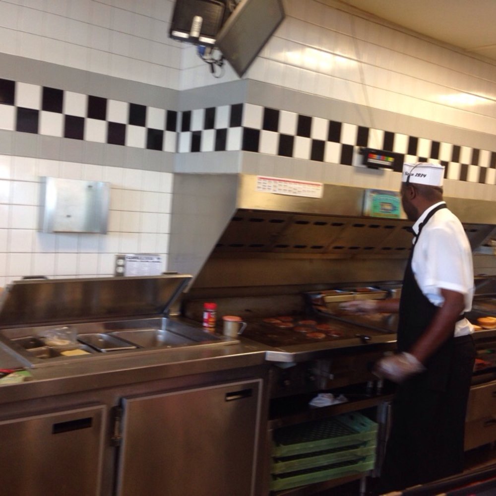 Steak ’n Shake - This man has been making burgers since I've been here, he needs a beer! - American Near Me - Sunrise, Florida Steak ’n Shake - This man has been making burgers since I've been here, he needs a beer! - American Near Me - Sunrise, Florida