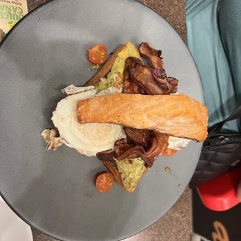 Chocobar Cortés - Avocado toast with (to our surprised but happy stomachs) a salmon filet rather than smoked salmon - Breakfast & Brunch Near Me - San Juan, Puerto Rico