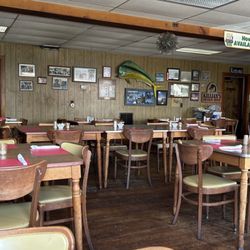Courtney's Restaurant & Seafood - Dining room