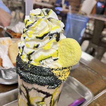 Maryann & Wanda’s Eatery - Hufflepuff Shake - Coffee & Tea Near Me - Dickson, Tennessee