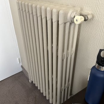 Hôtel Châtillon - Radiator in room - Hotels Near Me - Paris, 75