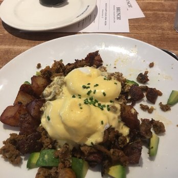 Earls Kitchen + Bar - Chorizo mushroom hash. - Canadian (New) Near Me - Victoria, British Columbia