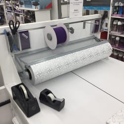 Bed Bath & Beyond - DIY gift wrapping station