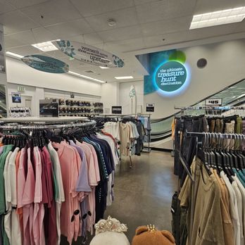 Nordstrom Rack - Let's go upstairs - Department Stores Near Me - Honolulu, Hawaii