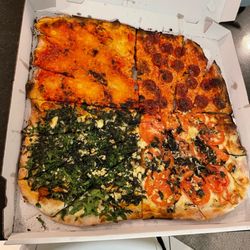 Tomatoes APIZZA - Large Naples Sampler