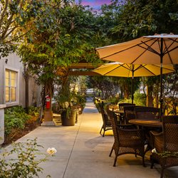 Ivy Park at Palos Verdes - Community patio