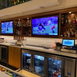 Sir Winston Wine Loft & Restaurant