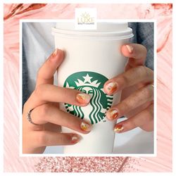 LUXE Beauty Lounge Prague - Gel nails with design