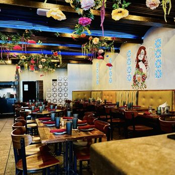 El Centro - Nice sized dining room - Bars Near Me - Washington, DC, District of Columbia