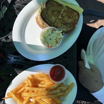 Paradise Grill - Grouper Rueben - New American Near Me - Nokomis, Florida