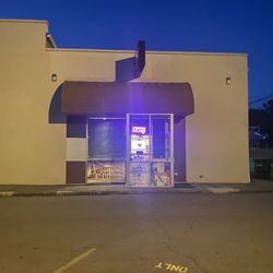 Osteria Alla Romana - The entrance hidden behind a dollar general.