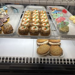 Two Birds Bakery Cafe - Cupcakes