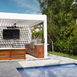 Living Precise - R-Blade Louvered Pergola with Privacy Wall