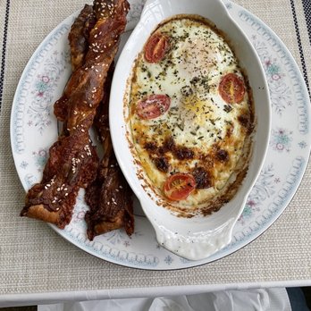 Colonel Spencer Inn - Baked eggs with Italian herbs, cream, and tomatoes; bacon-wrapped puffed pastry with sesame seeds and mustard - Hotels Near Me - Campton, New Hampshire