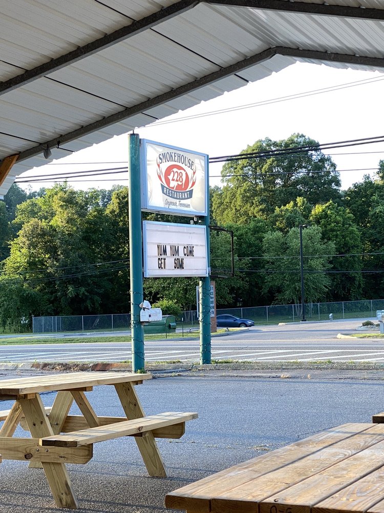 Food from Smokehouse 228