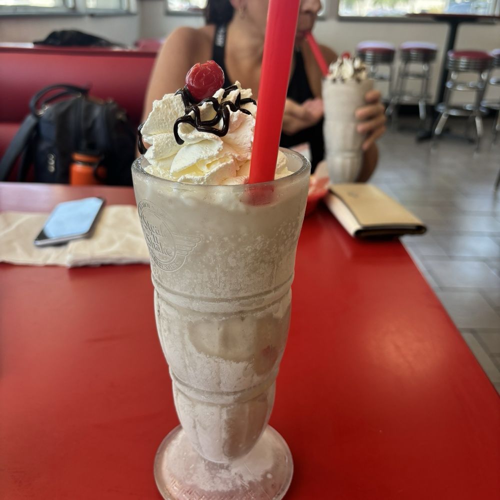 Steak ’n Shake - Chocolate shake - Fast Food Near Me - Tampa, Florida Steak ’n Shake - Chocolate shake - Fast Food Near Me - Tampa, Florida