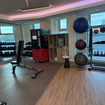 Versante Hotel - Gym - Hotels Near Me - Richmond, British Columbia Versante Hotel - Gym - Hotels Near Me - Richmond, British Columbia
