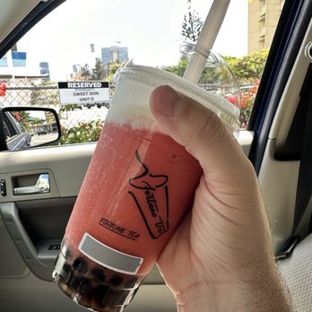 Fortune Tea - Strawberry cheese tea with boba - Juice Bars & Smoothies Near Me - Honolulu, Hawaii