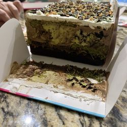 Baskin-Robbins - Dubai Chocolate Inspired Cake in a Box
