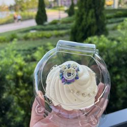 Le Petit Cafe - I have no idea if the cupcake had a name, but it was vanilla with while chocolate frosting and it was DELICIOUS.