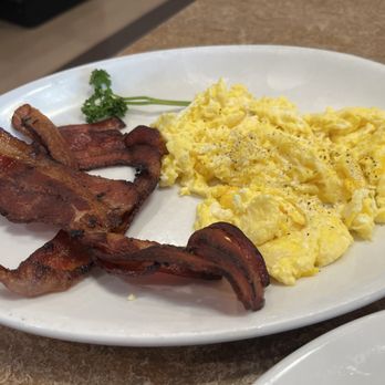 Ruby's Diner - bacon and scrambled eggs - Diners Near Me - Costa Mesa, California