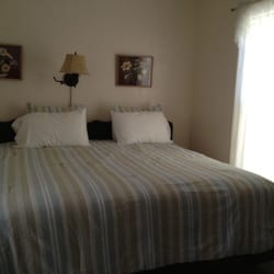 Virtue House Bed & Breakfast - Bedroom