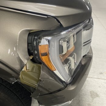 Silver Lining Collision - Broken headlight - Body Shops Near Me - Dallas, Texas Silver Lining Collision - Broken headlight - Body Shops Near Me - Dallas, Texas