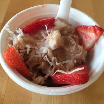 PurLife Cafe - Frozen yogurt with strawberries and coconut flakes! - Salad Near Me - Delray Beach, Florida PurLife Cafe - Frozen yogurt with strawberries and coconut flakes! - Salad Near Me - Delray Beach, Florida