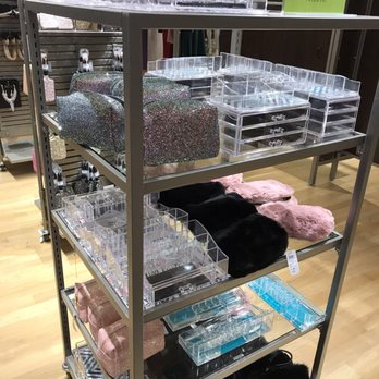 Windsor - Lipstick holders and makeup bags! - Accessories Near Me - Concord, California
