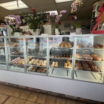 Munchkins Donuts Shop - Fresh Donuts - Bakeries Near Me - Covina, California Munchkins Donuts Shop - Fresh Donuts - Bakeries Near Me - Covina, California