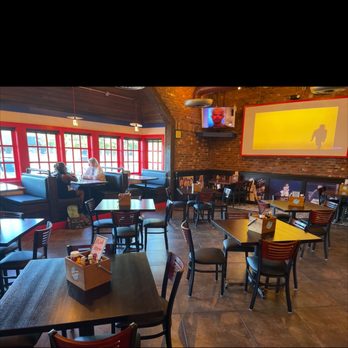 Roadhouse 38 - Eating area - Pubs Near Me - Lombard, Illinois