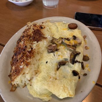 Millbrae Pancake House - Linguica and cheese omelet with mushroom - American Near Me - Millbrae, California