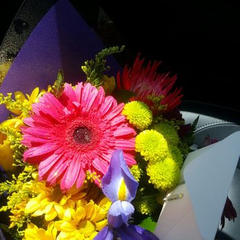 April Flowers - Florists Near Me - Pico Rivera, California