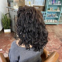 Positive Parlor - Curly haircut & style