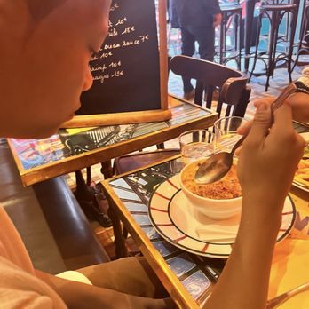 Au Dernier Métro - French onion soup - French Near Me - Paris, 75