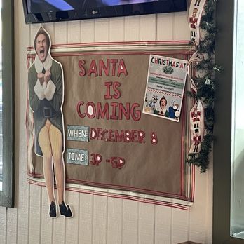 The Reef - Fun Christmas decor - Chicken Wings Near Me - Pensacola Beach, Florida