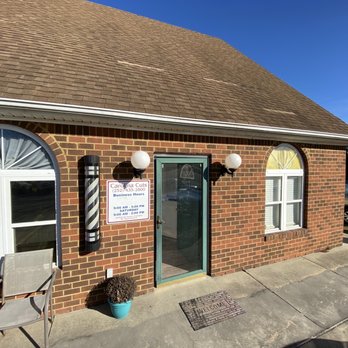 Carolina Cuts - Front door if built chairs are outside - Hair Salons Near Me - Moyock, North Carolina