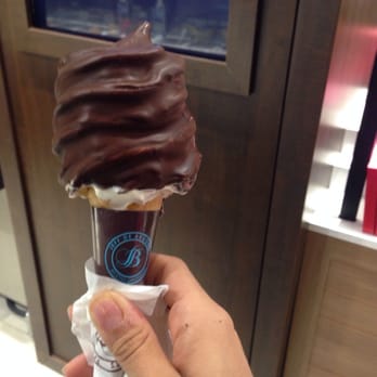 Jeff de Bruges - Madagascar vanilla and Belgian chocolate swirl dipped in dark chocolate - Chocolatiers & Shops Near Me - Montreal, Quebec