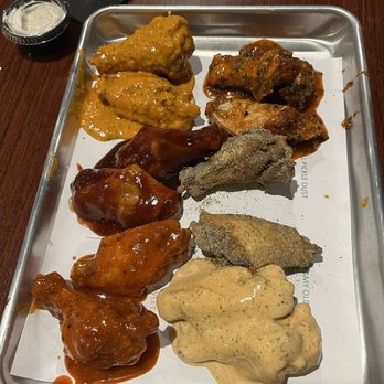 Center Street Grille - Wing Flight on Wednesday - New American Near Me - Enola, Pennsylvania